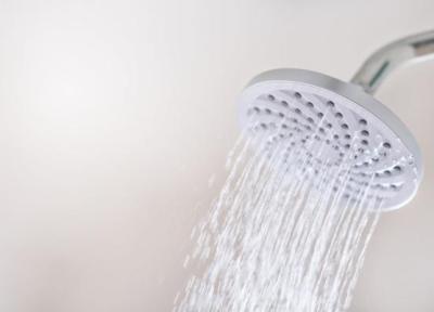 دانستنی های مفید درباره حمام با آب داغ و سرد ، با آب داغ دوش بگیریم یا آب سرد؟