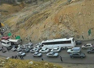 محور ایلام-مهران دو طرفه شد ، تردد پرحجم در جاده های منتهی به پایانه های مرزی