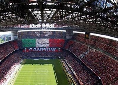 پرچم بزرگ ایتالیا تمامی سکوهای سن سیرو را می پوشاند
