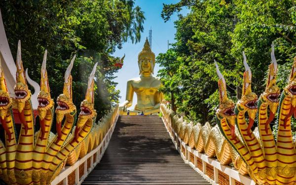 معبد فرا یای پاتایا (تایلند)