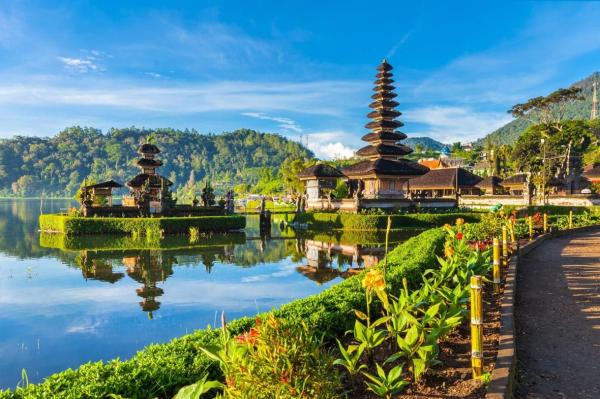 معبد اولون دانو براتان بالی (اندونزی)