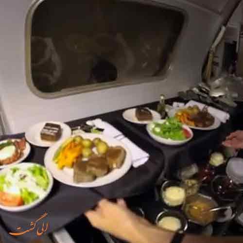 چرا خلبان باید غذای متفاوتی از مسافران و یاری خلبان بخورد؟