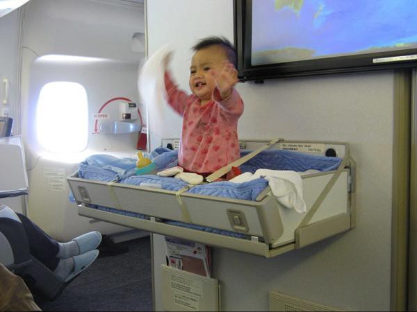 چند توصیه برای همراه بردن نوزادتان در سفرهای هوایی