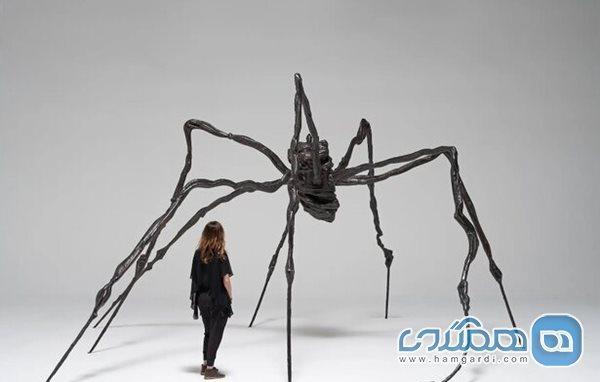 یک مجسمه فلزی غول پیکر به شکل عنکبوت به زودی به مزایده گذاشته خواهد شد