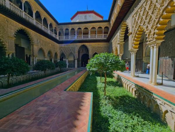 قصر آلکازار: شگفت انگیزترین جاذبه تاریخی اسپانیا