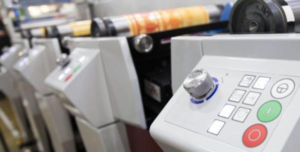 چاپ لیبل دیجیتال در برابر فلکسوگرافی: یک مقایسه جامع